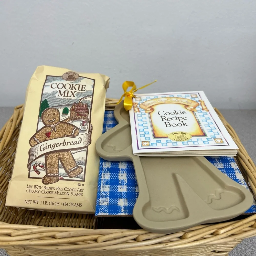 Brown Bag Cookie Art stoneware gingerbread man‎ mold and mix